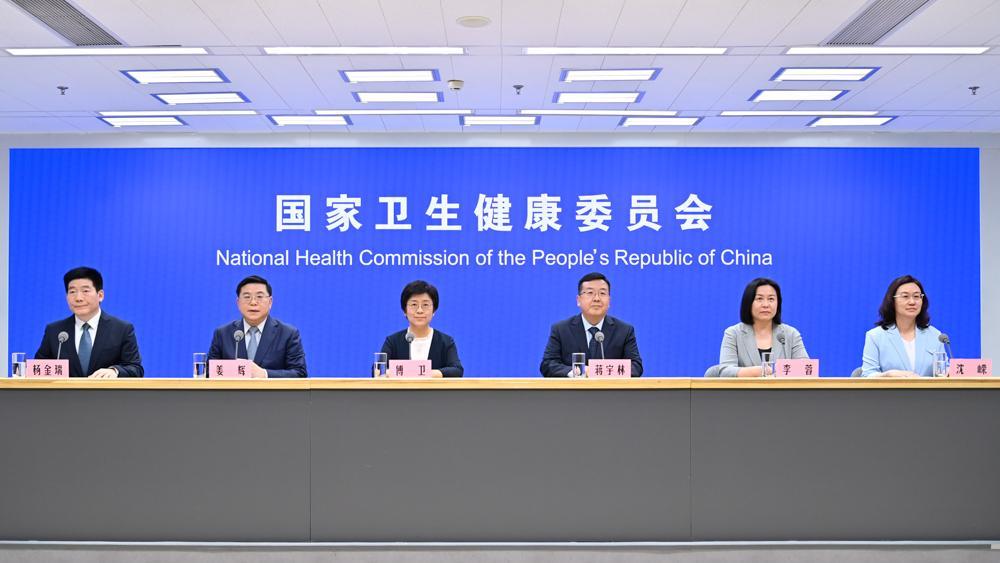 台青贵州铜仁观龙舟赛:同舟共渡两岸情