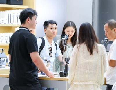路边加微信女孩可能是崩老头